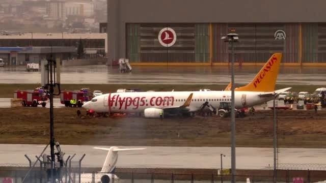 Sabiha Gökçen Havalimanı'nda yolcu uçağı pistten çıktı