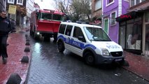 Beyoğlu'nda metruk binada çökme