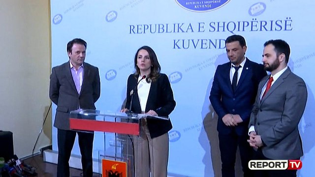 Reforma Zgjedhore/ Nisma 'Thurje', Hajdari e Gjoni dorëzojnë në Kuvend peticionin me 50 mijë firma