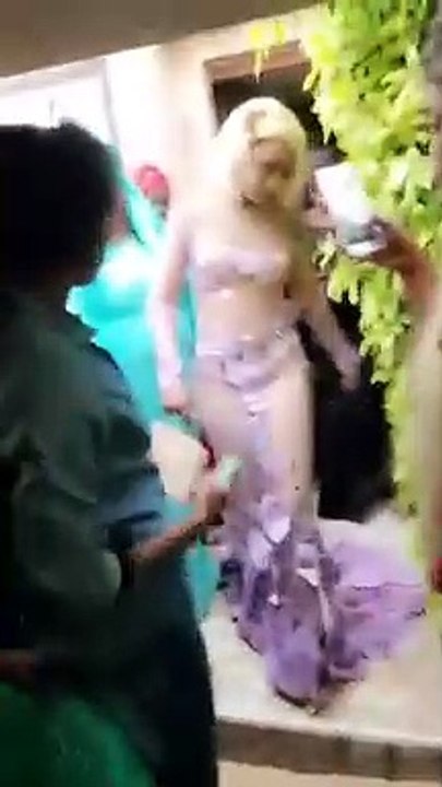 l'habillement choc de cette fille