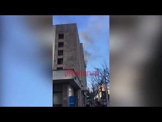 Perfshihet nga zjarri pallati ne Tirane
