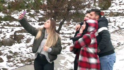 İzmir'in yüksek kesimleri beyaza büründü