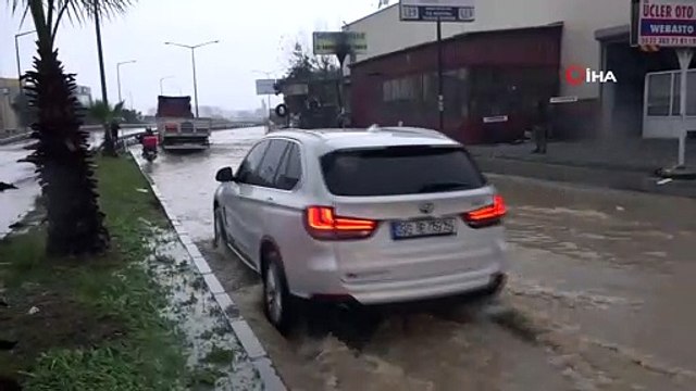 Mersin'de yağışlar etkisini azaltarak devam ediyor