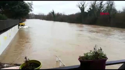 Şile'de dere yükseldi; otel ve çay bahçelerini su bastı