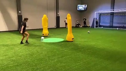 Football - 6 months pregnant and Alex Morgan is still hitting top shelf