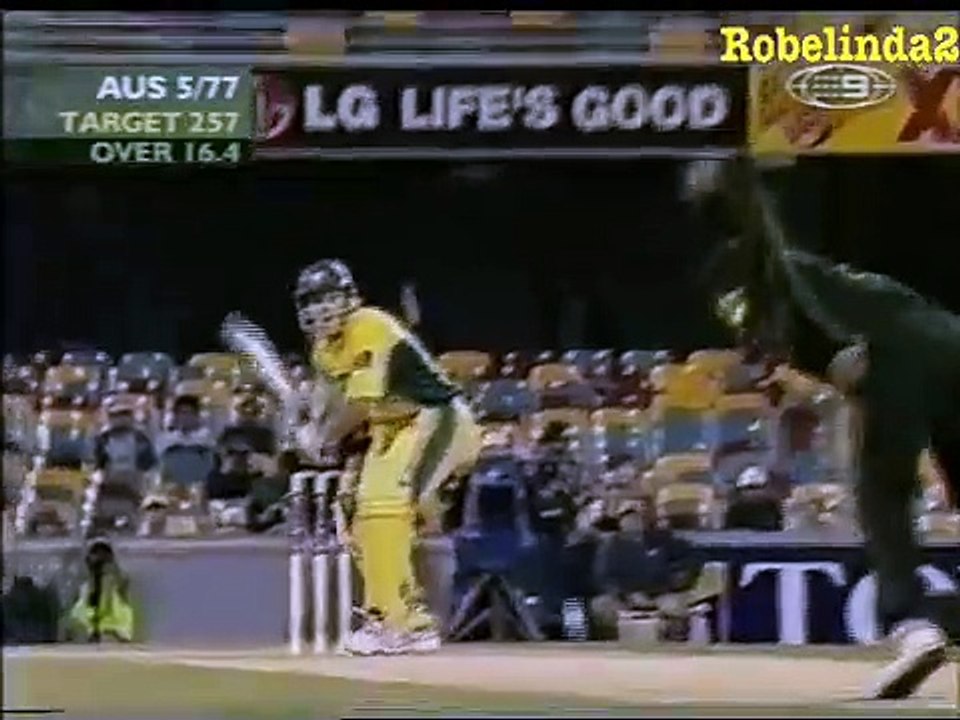 Shoaib Akhtar BRUTAL BOUNCER to Shane Watson 2002 GABBA