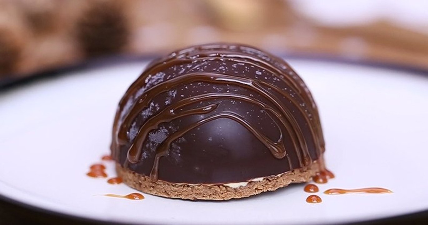 Fondez de bonheur pour la coque chocolat glacé fourrée à la vanille