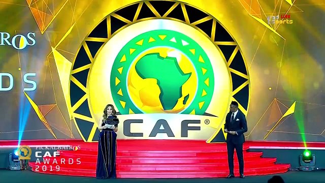 لحظة تتويج أشرف حكيمي بجائزة أفضل لاعب واعد بالقارة الأفريقية لسنة 2019
