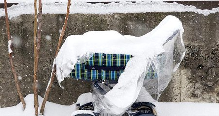 Annesi tarafından 'temiz hava alması için' balkondaki pusetine konan bebek donarak öldü