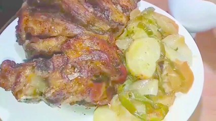 CORDERO ASADO CON PATATAS PANADERAS