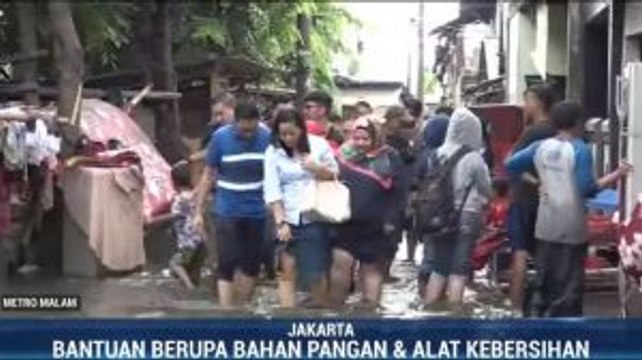 Anggota DPRD DKI Beri Bantuan untuk Korban Banjir di Kalideres