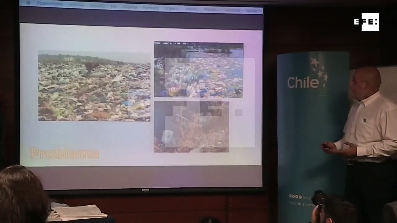 Des ingénieurs ont développé un sac plastique qui se dissout en quelques secondes dans l'eau !