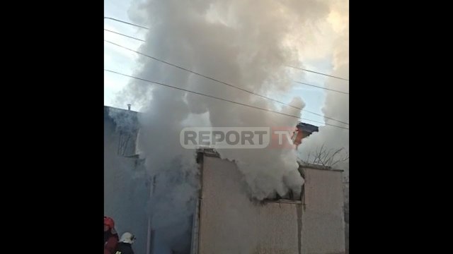 Report TV - Shkrumbohet shtëpia në Shkodër, shpëton e moshuara, jetonte e vetme