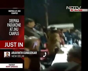 Deepika Padukone Visits JNU, Stands With Students Attacked On Sunday