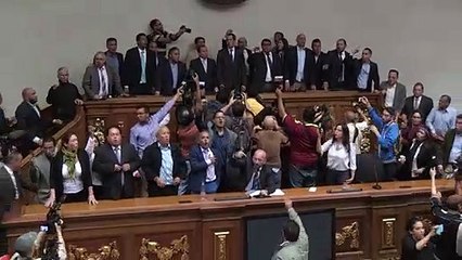 Download Video: Guaidó convoca a nuevas movilizaciones tras juramentarse como jefe parlamentario