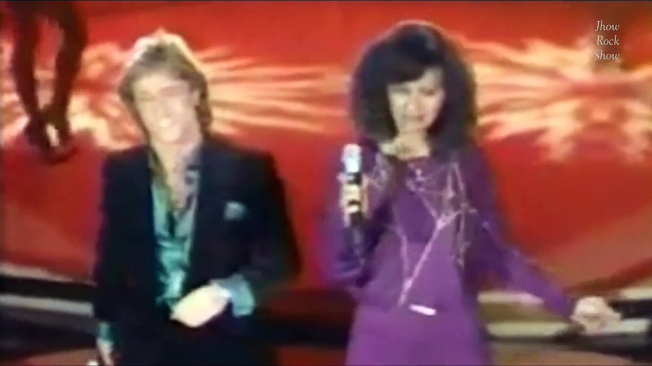 Marilyn McCoo and Andy Gibb in Live Why Do Fools Fall in Love 2
