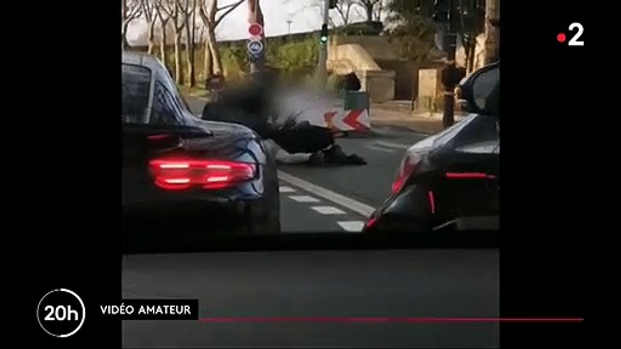 Regardez les images de l'arrestation du livreur à Paris, mort par "asphyxie avec fracture du larynx" selon les informations données par le Parquet cet après-midi