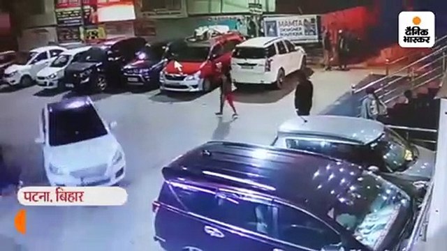 पिस्टल दिखाकर मॉल के बाहर से युवती को अगवा किया, फ्लैट पर ले जाकर दुष्कर्म किया, दो गिरफ्तार