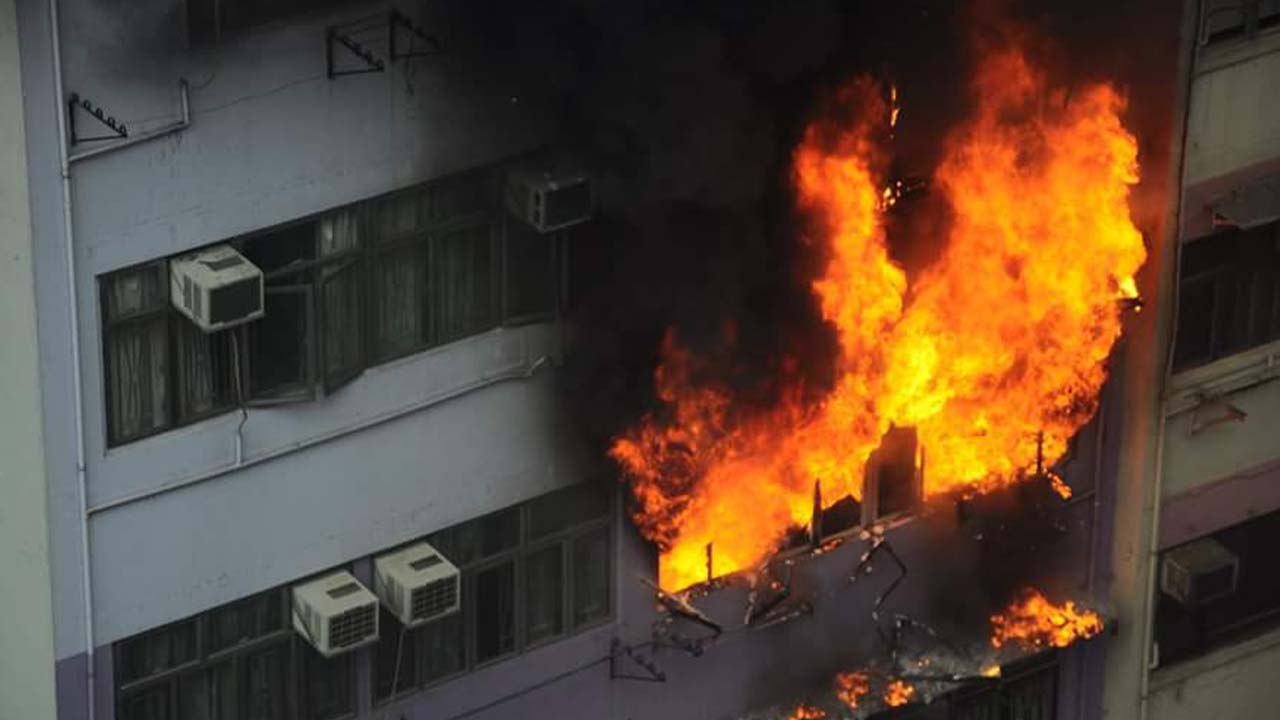 Fire in Jaipur : निर्माणाधीन मकान में आग से 3 म...
