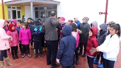 Sivas öğrencilerden polislere 'kartopu' sürprizi