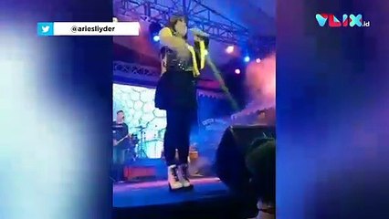 Video Amatir Via Vallen 'Ambruk' Saat Manggung