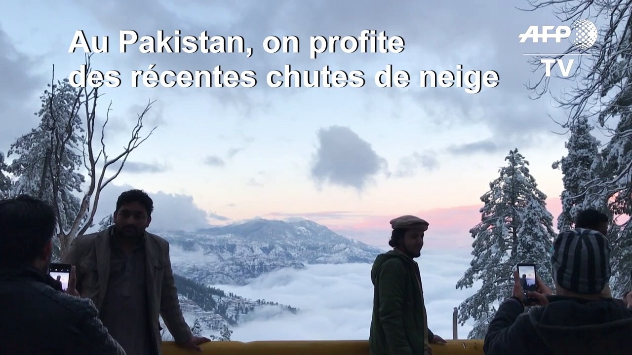 Au Pakistan, on profite de la neige dans un paysage somptueux