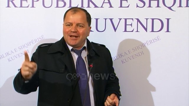 Ora News - Lefter Maliqi bën thirrje për protesta: Revolucion demokratik deri në rrëzimin e qeverisë