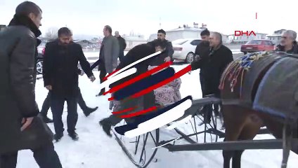 Bindiği atlı kızağı durduramayan belediye başkanı ve müdürün zor anları!