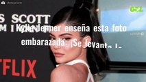 Kylie Jenner enseña esta foto embarazada: ¡Se levanta la camiseta y se le ve!