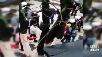 Turistler birbirine girdi