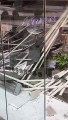 Zincirlikuyu'da bir AVM'de bulunan kafenin çatısı çöktü: Yaralılar var