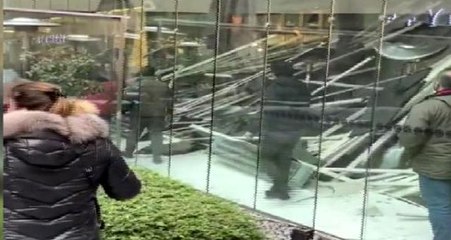 Son dakika: İstanbul'da bir AVM'de çatı çöktü! Yaralılar var