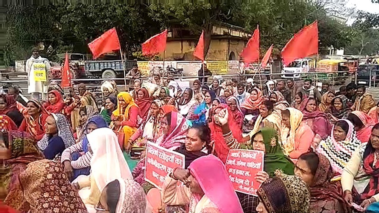 इटावा में भारत बंद- कर्मचारियों ने किया विरोध प्रदर्शन