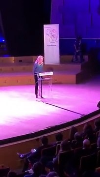 Regardez les voeux de la présidente de Radio France interrompus par les grévistes et les choeurs qui se mettent à chanter dans la salle - VIDEO