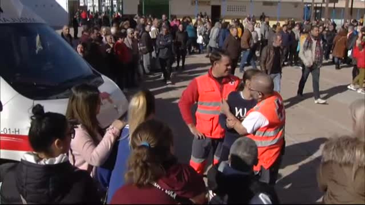 Entierran al adolescente y a su hermana de 24 años fallecidos en el incendio de una vivienda en Huelva