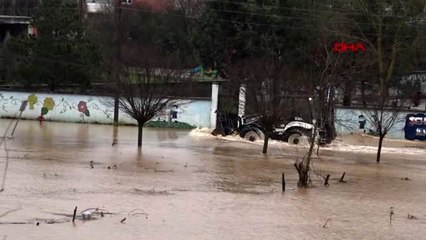 Sakarya karasu'da dere taştı, mahalleyi su bastı