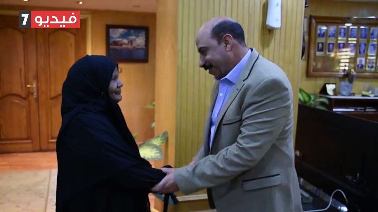 محافظ أسوان يخصص وحدة سكنية ومساعدة مالية لمواطنة مسنة