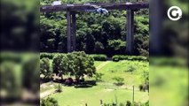 Vídeo mostra regaste de pai e filho no Morro do Moreno, em Vila Velha