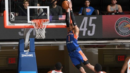 Kenny Wooten has Impressive Two-Handed Block