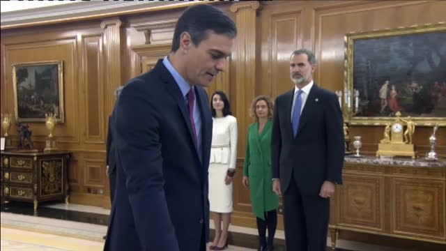 Pedro Sánchez bromea con el Rey sobre lo rápida que ha sido la ceremonia con el tiempo que le ha costado llegar hasta ella