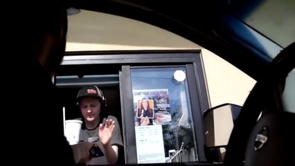 Il n'aurait pas du embeter la vendeuse du Drive MsDo... belle vengeance
