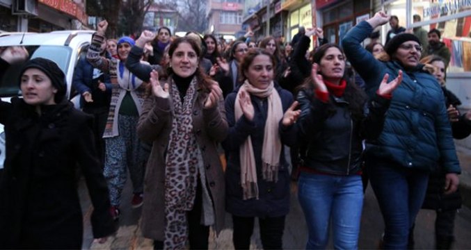 Cep telefonu tamircisinin bilgisayarından çıkanlar halkı öfkelendirdi! Tunceli'de halk sokağa döküldü