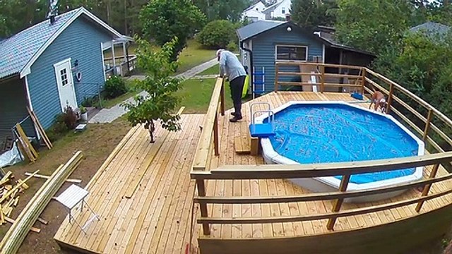 Il sauve son chien qui allait se noyer dans la piscine !