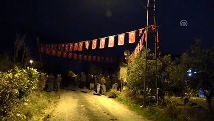 Télécharger la video: Şehit Astsubay Çavuş Köse'nin ailesine şehadet haberi verildi