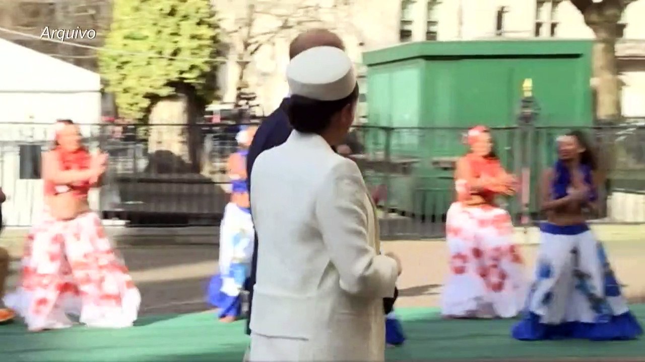 Harry e Meghan vão abandonar funções