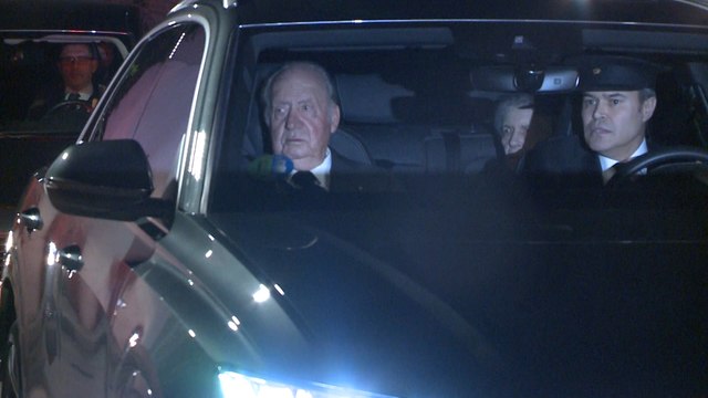 Decenas de familiares y amigos dan el último adiós a la infanta Pilar