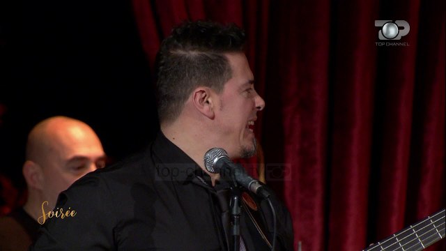 Erand Sojli performon në Soirée “Dance Me to the End of Love” të Leonard Cohen