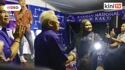 Bung menari tarian Sabah