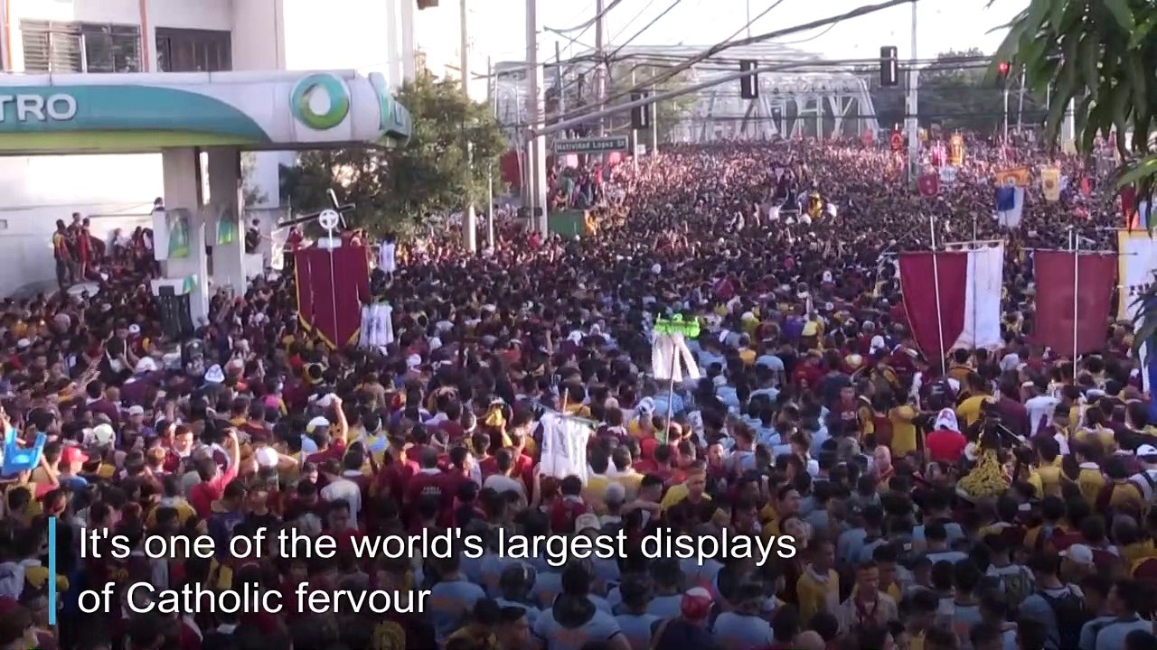 Philippine Catholics swarm Christ icon hoping for miracle