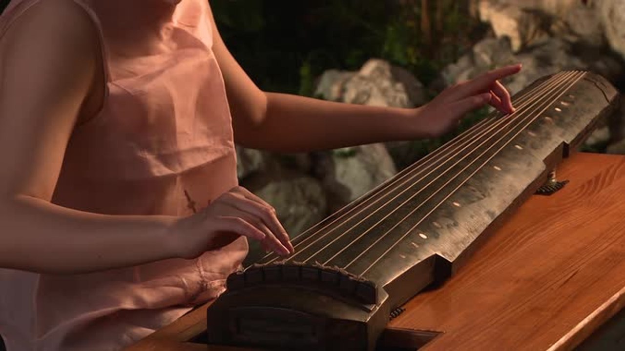 “Ode to Autumn Wind” performed by Jiaoyue Lyu, Guqin l Met Music